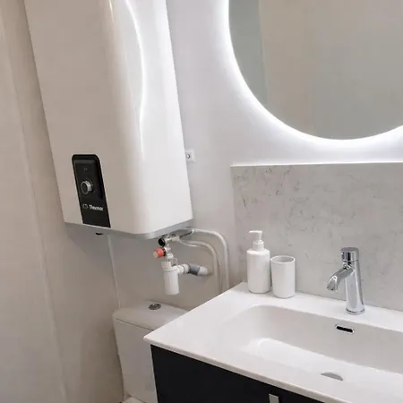 Stylish Near Montparnasse, Only 2 Min From Metro Appartement *